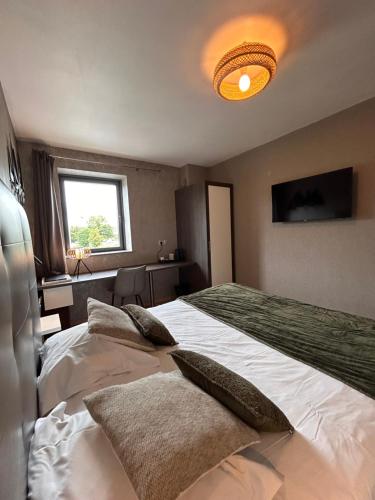 Postel nebo postele na pokoji v ubytování Hotel Best Western La Mare Ô Poissons