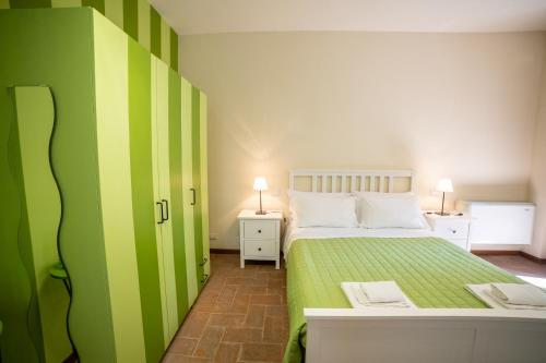 Ένα ή περισσότερα κρεβάτια σε δωμάτιο στο Borgo Sorbatti Country House