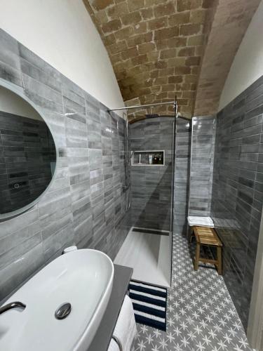 a bathroom with a tub and a sink and a shower at La casina di Soccorsa in Poggio Imperiale
