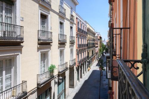 Apartamento de 1 dormitorio con balcón en el corazón de Madrid Temporal CER822