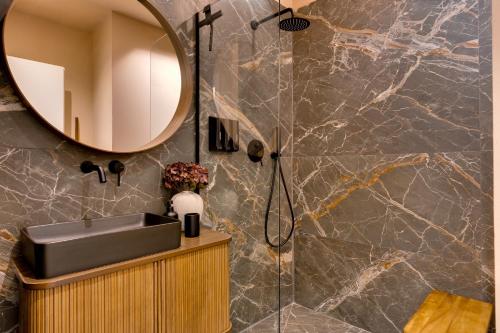 Athens Marbles-Classic suite