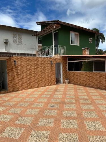 Bangunan di mana terletaknya rumah tamu ini