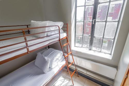 Cama o camas de una habitación en Rest Up London