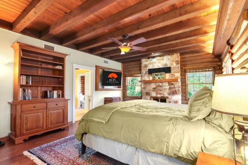 a bedroom with a bed and a wooden ceiling at Mill Lodge in Wimberley