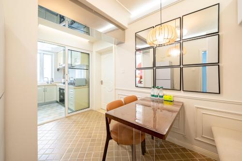 a dining room with a table and chairs at Tonight Homestay Jing'an Temple Branch Shanghai in Shanghai