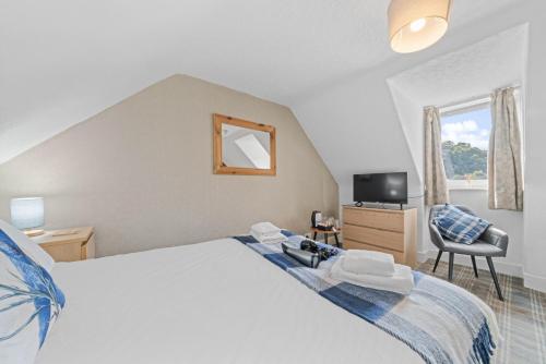 Postel nebo postele na pokoji v ubytování Cloudhowe Cottage Guest House - Inverness