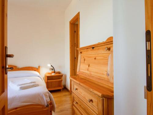 Ένα ή περισσότερα κρεβάτια σε δωμάτιο στο Apartment Bravone by Interhome