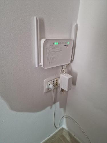 a monitor on a wall in a bathroom at Lo scrigno dei sogni in Polignano a Mare