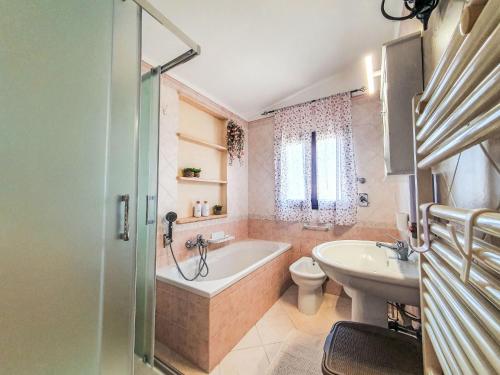 Apartment Casa sugli Uliveti by Interhomeにあるバスルーム