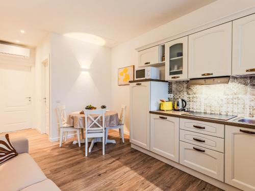 Nhà bếp/bếp nhỏ tại Apartment La Casa di Carlo by Interhome