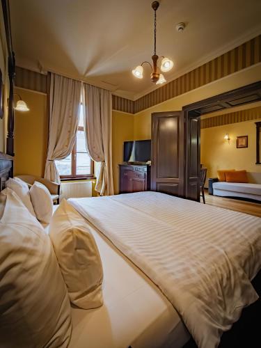 a bedroom with a large white bed in a room at Aparthotel Iosefin Residence in Timişoara