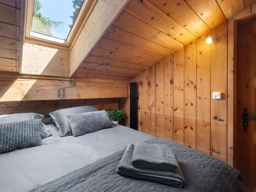 Postel nebo postele na pokoji v ubytování Apartment Larice by Interhome