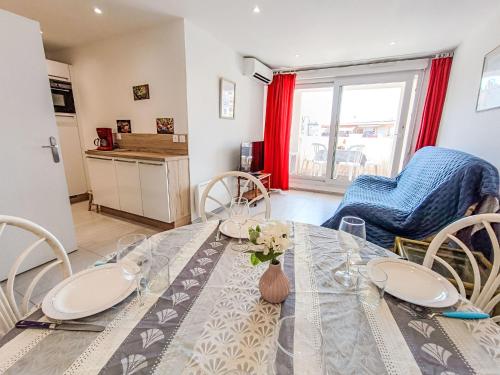 Apartment Le Vieux Port-2 by Interhome