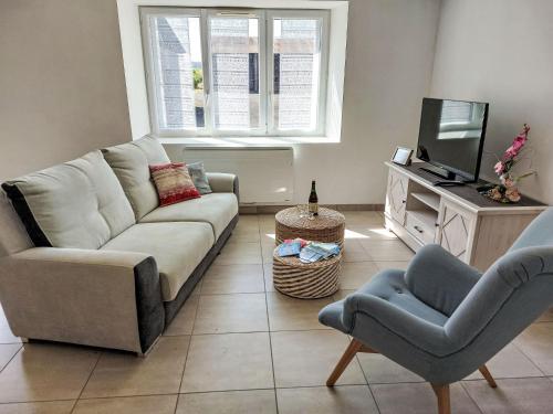 Μια τηλεόραση ή/και κέντρο ψυχαγωγίας στο Holiday Home Kerdro by Interhome