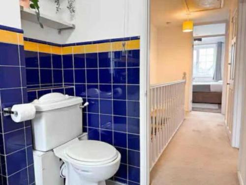 Bilik mandi di Tonbridge Tranquility 3BR Home in Maidstone