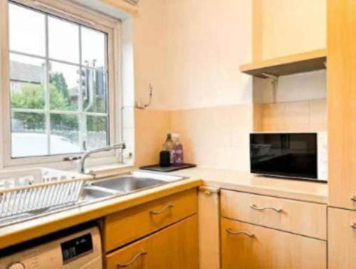 Dapur atau dapur kecil di Tonbridge Tranquility 3BR Home in Maidstone