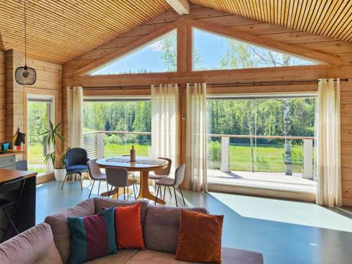 Posezení v ubytování Holiday Home Kiiskenkivi by Interhome