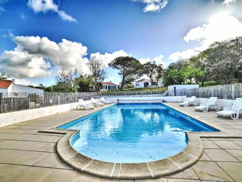 Πισίνα στο ή κοντά στο Holiday Home Les Cariatides 3 by Interhome