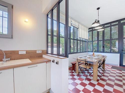 a kitchen and dining room with a table at Holiday Home Villa Vent Debout by Interhome in Saint-Georges-de-Didonne