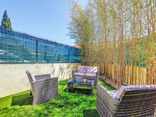 Taman di luar Holiday Home Les Bleuets by Interhome