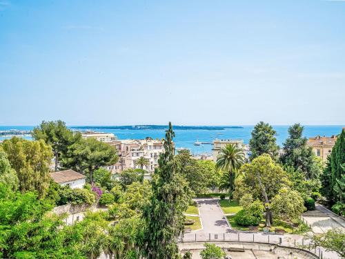 Apartment Cannes Parc-2 by Interhome