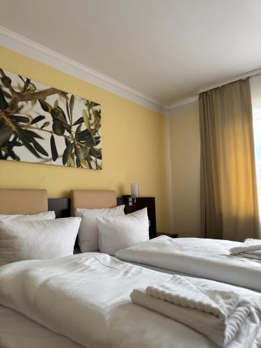 two beds sitting next to each other in a room at LuCA Hotel in Bodenmais