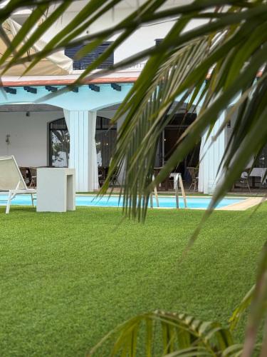 Bazén v ubytování Hotel Trias nebo v jeho okolí
