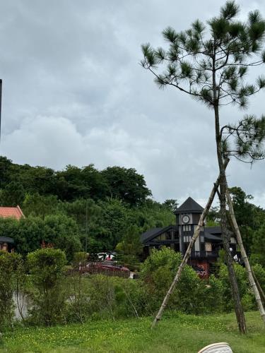 Taman di luar Angsana Breeze at Crosswinds