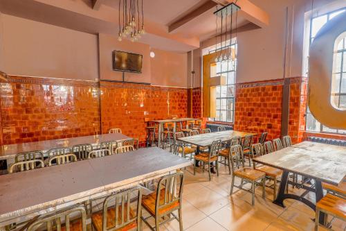 Un restaurante o sitio para comer en Rest Up London