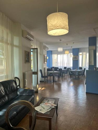 a living room with a couch and a table at Amica in Salsomaggiore Terme