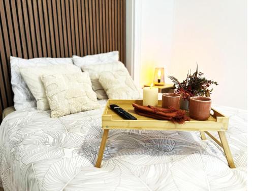 Ένα ή περισσότερα κρεβάτια σε δωμάτιο στο Maison Charmante - Pro & Famille - Tout Confort - 5 Chambres