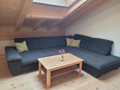 a living room with a blue couch and a table at Urlaub in Benediktbeuern in Benediktbeuern