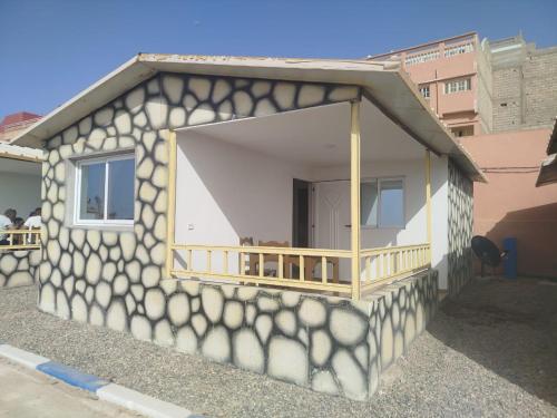 Το κτήριο όπου στεγάζεται  το ξενοδοχείο διαμερισμάτων