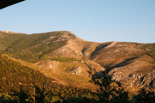 Pemandangan gunung umum atau pemandangan gunung yang diambil dari vila ini