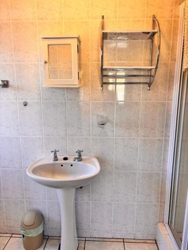 Bilik mandi di E&H Self-Catering Unit Springbok