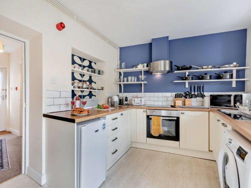 Η κουζίνα ή μικρή κουζίνα στο 1 Bed in Aberaeron 49261