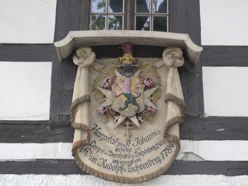 a crest on the side of a building at Hotel Sonne in Seiffen