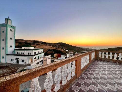 a view from the balcony of a building with the sunset at Chalet, para disfrutar de un amanecer, paz y tranquilidad en familia 