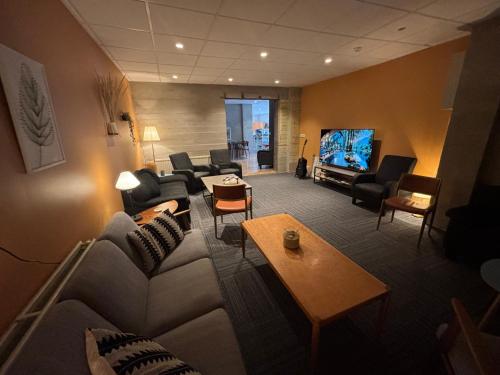 TV a/nebo společenská místnost v ubytování Hotel West