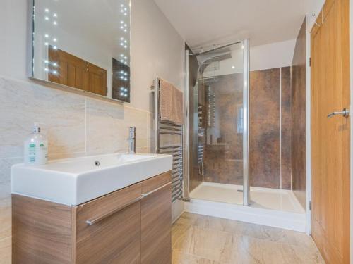 Ένα μπάνιο στο 1 Bed in Alston SZ499