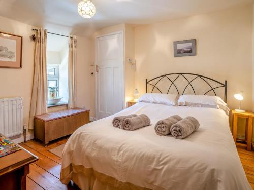 Ένα ή περισσότερα κρεβάτια σε δωμάτιο στο 2 bed in Llanfihangel-Nant-Bran BN200