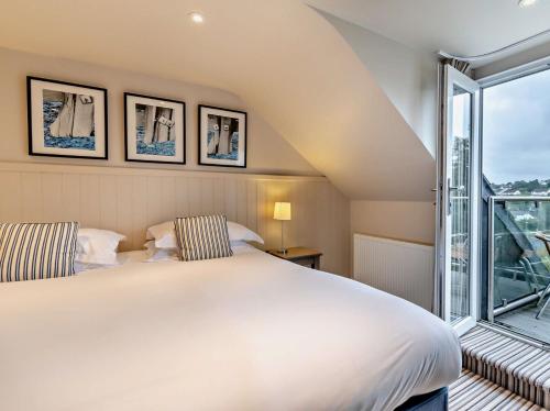Postel nebo postele na pokoji v ubytování 2 Bed in Saundersfoot 50550