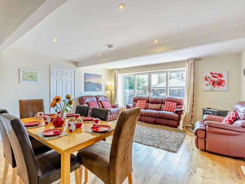 Posezení v ubytování 3 Bed in Bruton HTORV