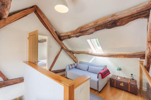 a living room with a blue couch and luggage at 3 Bed in Aberdovey DY033 in Aberdyfi