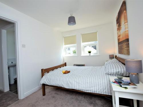 a bedroom with a bed and a desk and windows at 1 Bed in Saltburn-by- the- Sea 75726 in Marske-by-the-Sea