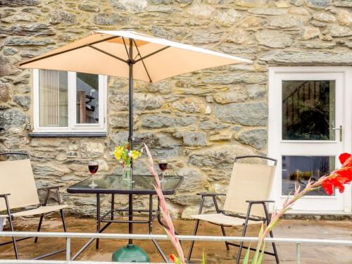 Patio nebo venkovní prostory v ubytování 1 bed property in Bala 89368
