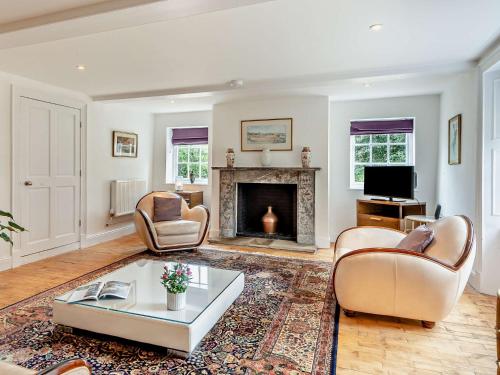 Televisyen dan/atau pusat hiburan di 5 Bed in Wroxham 56103