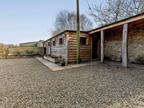 a building with a pole in front of it at 2 Bed in Ludlow CHL38 in Caynham