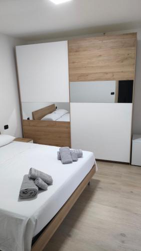 a bedroom with a bed with towels on it at B&B Nonno Peppe in Spoltore