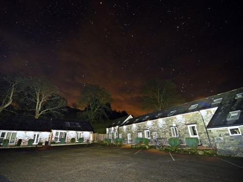 a group of houses at night with a starry sky at 2 bed property in Bala 86964 in Llandderfel